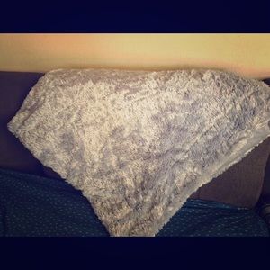 Blue-gray faux fur throw blanket